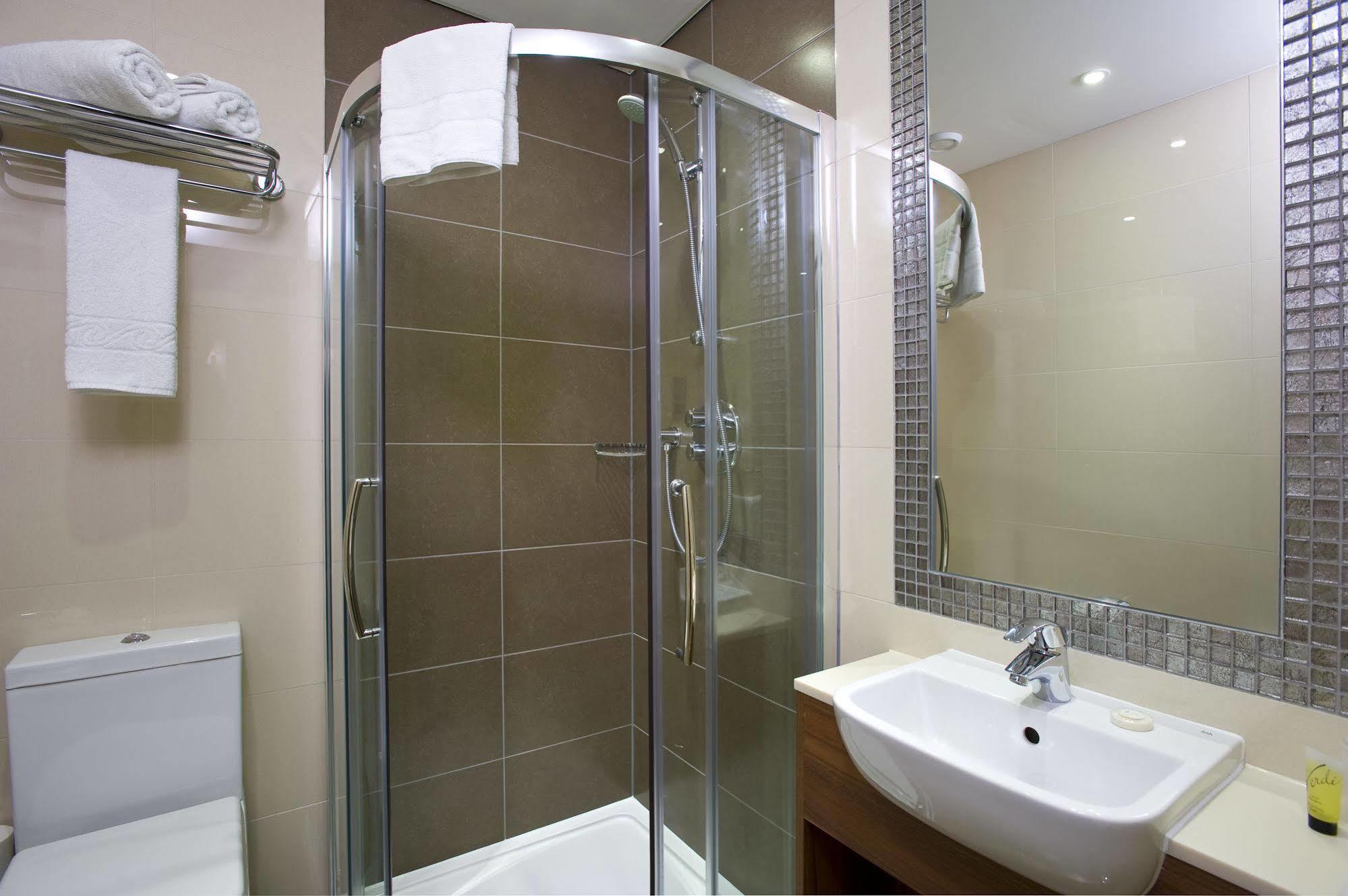 London Court Hotel Екстериор снимка