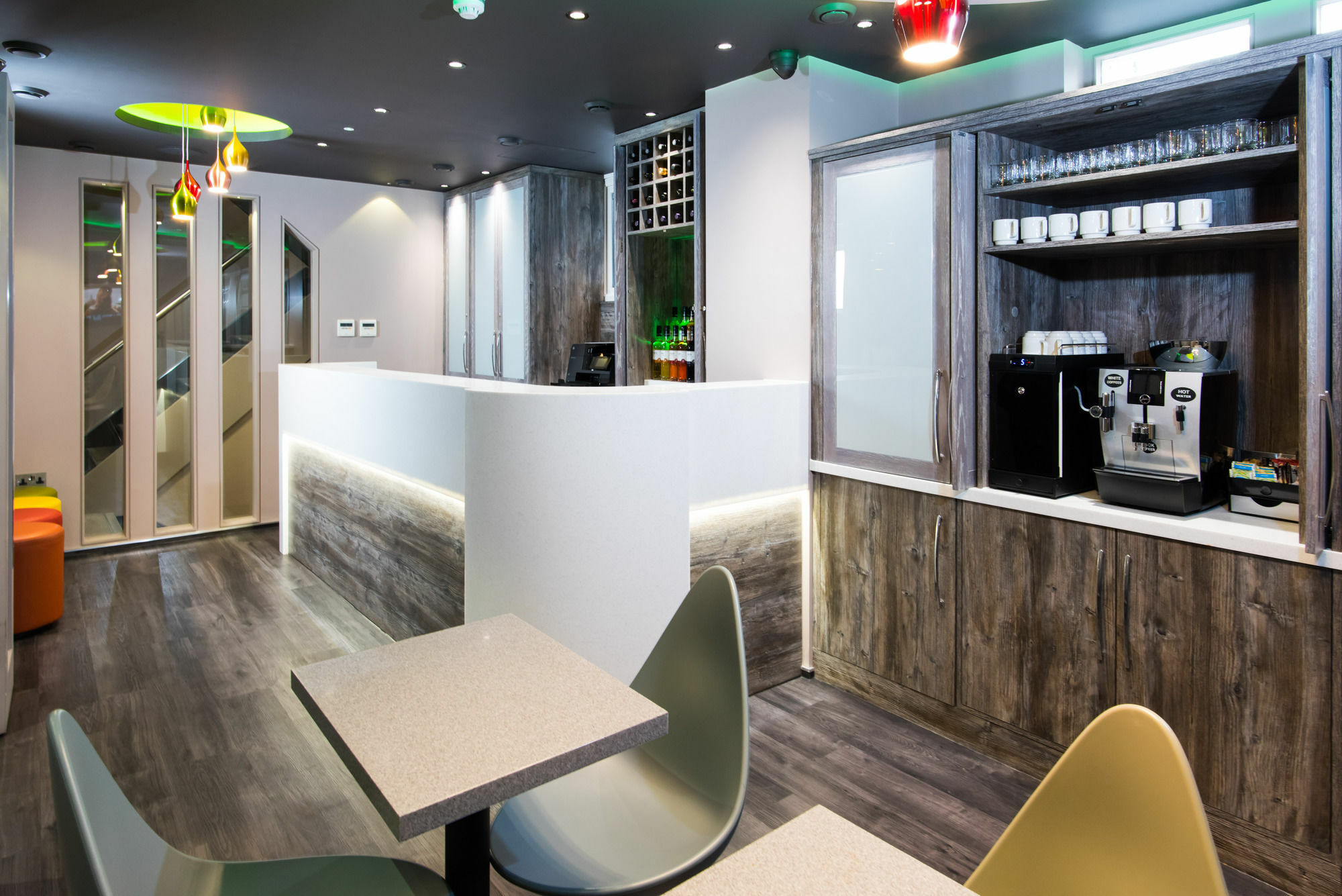 London Court Hotel Екстериор снимка